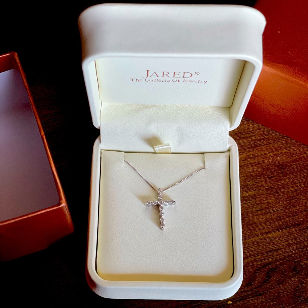 Jared 1/2 Carat Cross Necklace